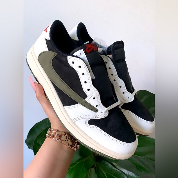 Jordan 1 low Travis Scott “Olive” Size 9.5 M - Picture 1 of 14
